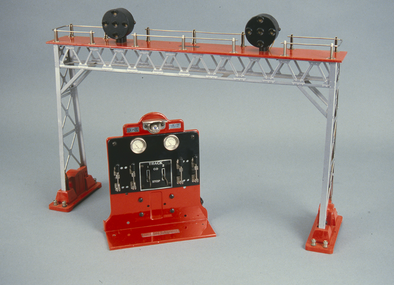 Lionel No. 440N signal bridge