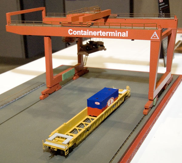 Intermodal crane