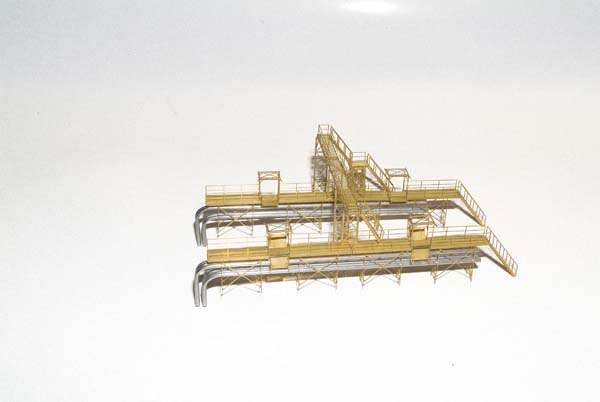 Tankcar loading structures