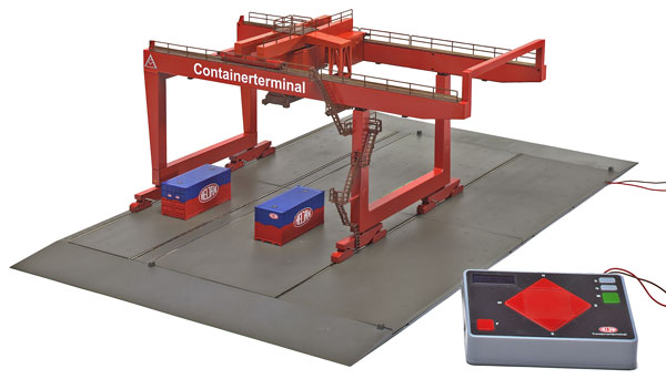 Heljan HO operating container crane