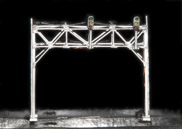 nj-international-inc-n-scale-modern-two-head-signal-bridge