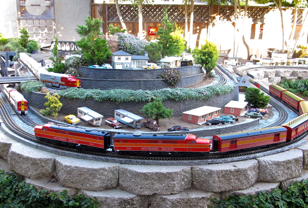 overview of O scale garden railway