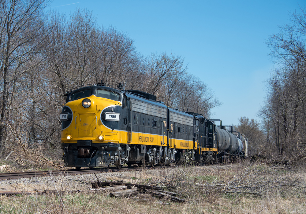 Pioneer RailCorp owns the Keokuk Junction Railway, which operates FP9 locomotives in an A-B-A arrangement.