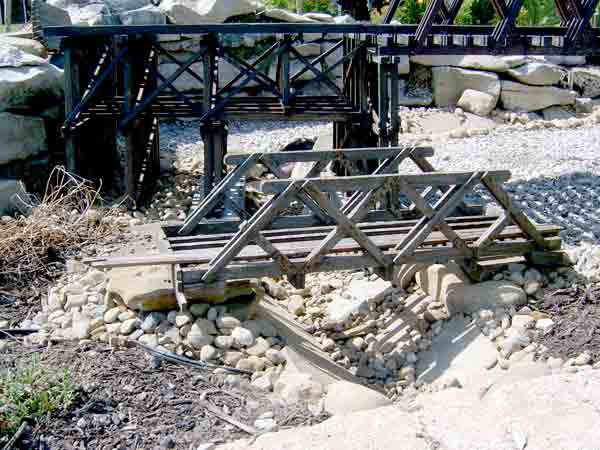 bridge with dry wash on garden railway