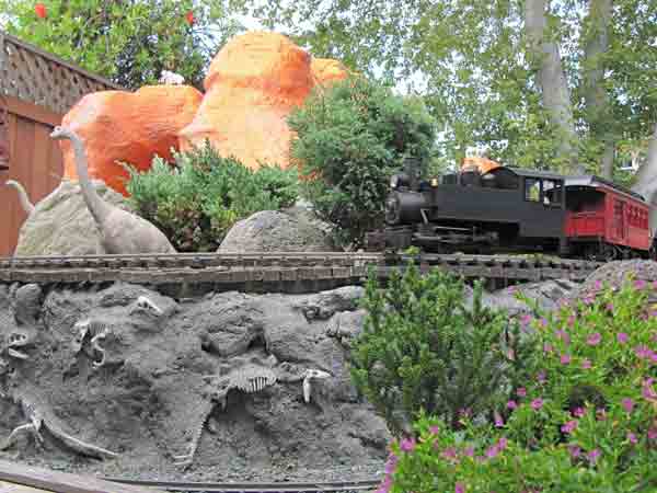 train near rocks on garden railway