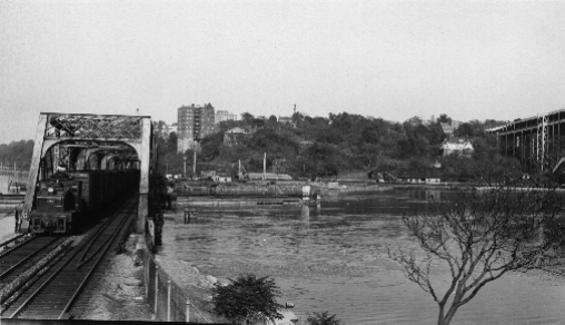 NYC electric crosses Harlem River