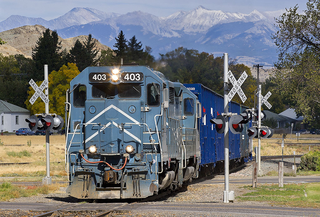 train trip yellowstone