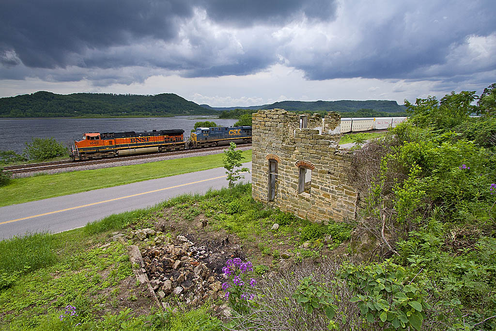 BNSF vehicle train