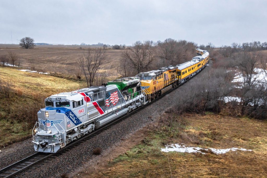 UP1943onbushfuneraltrain