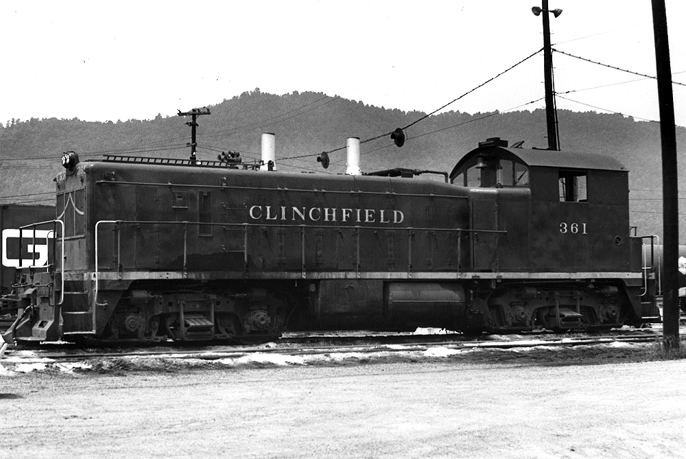 A clinchfield locomotive sitting on the tracks