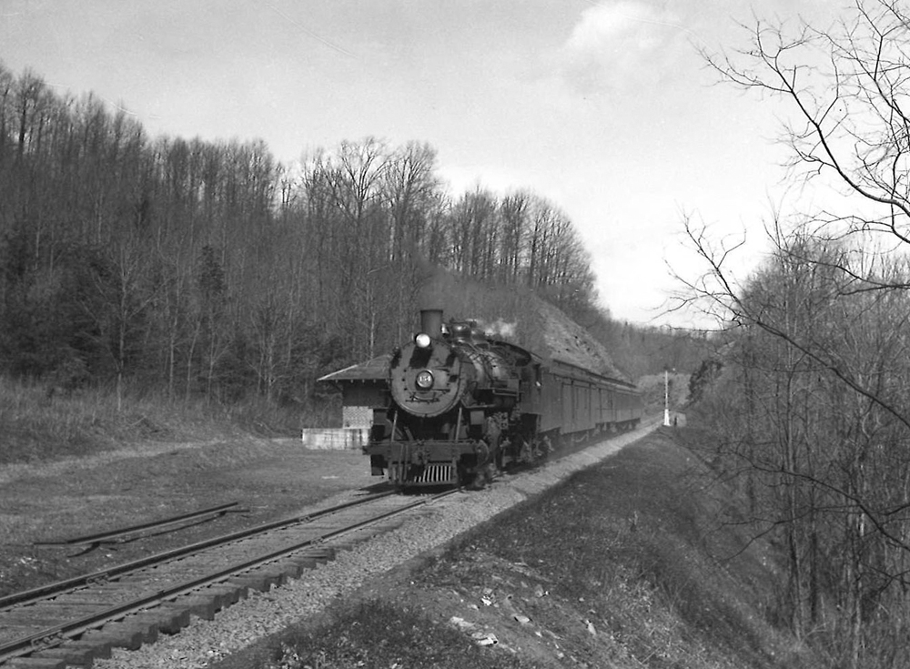 A black and white photo of Clinchfield 4-6-2 No. 154 coming down the tracks