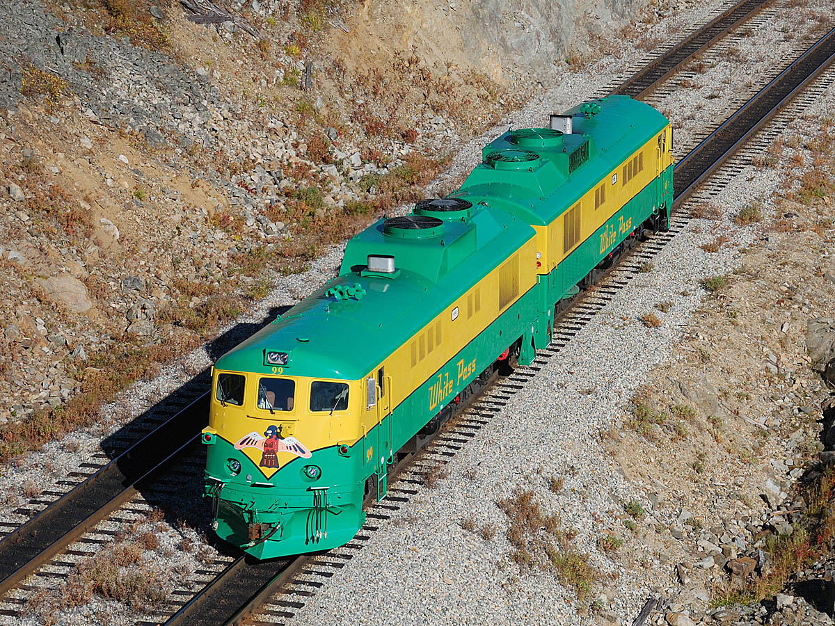 green and yellow locomotive