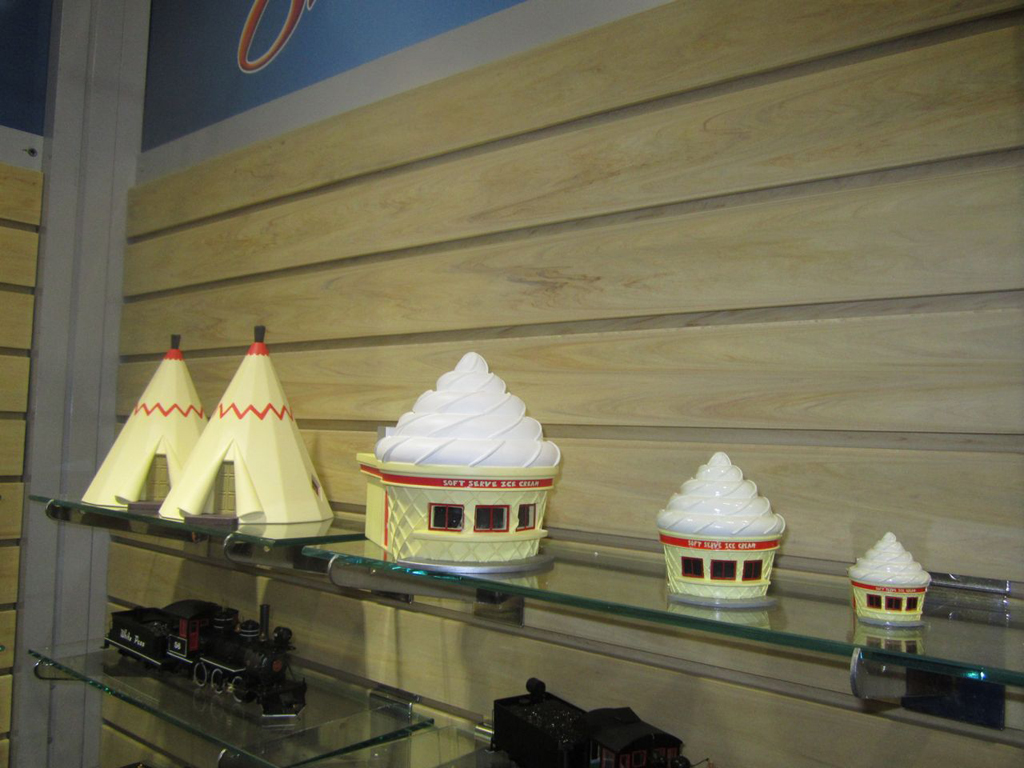 Roadside buildings, in many scales, from Williams by Bachmann.