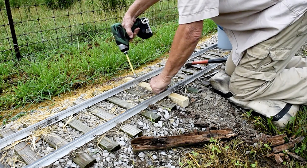 fixing railroad ties on a 1.6"-scale track