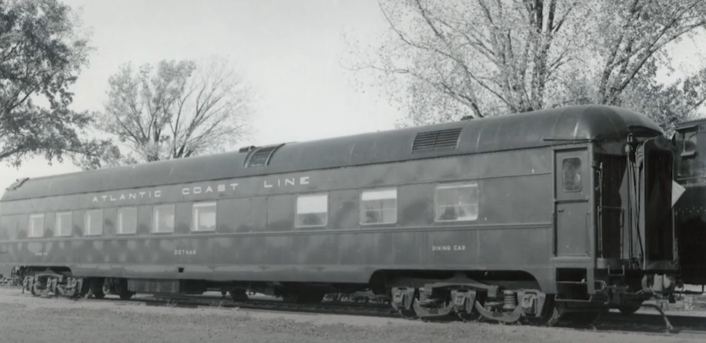 Black and white photo of an Atlantic Coast Line Dothan dining car