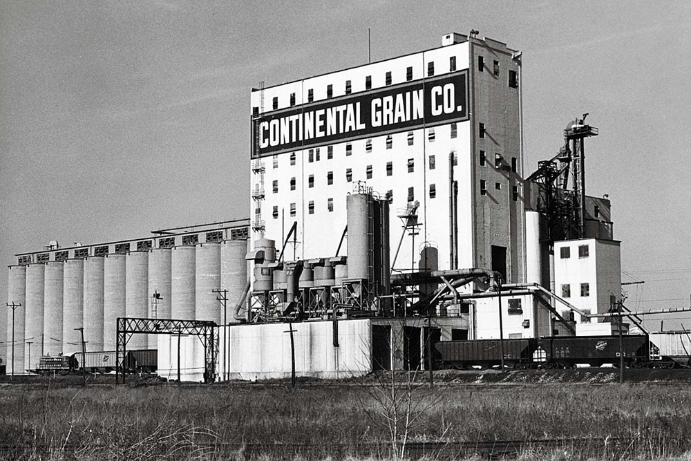 Continental elevator at Milwaukee in 1986