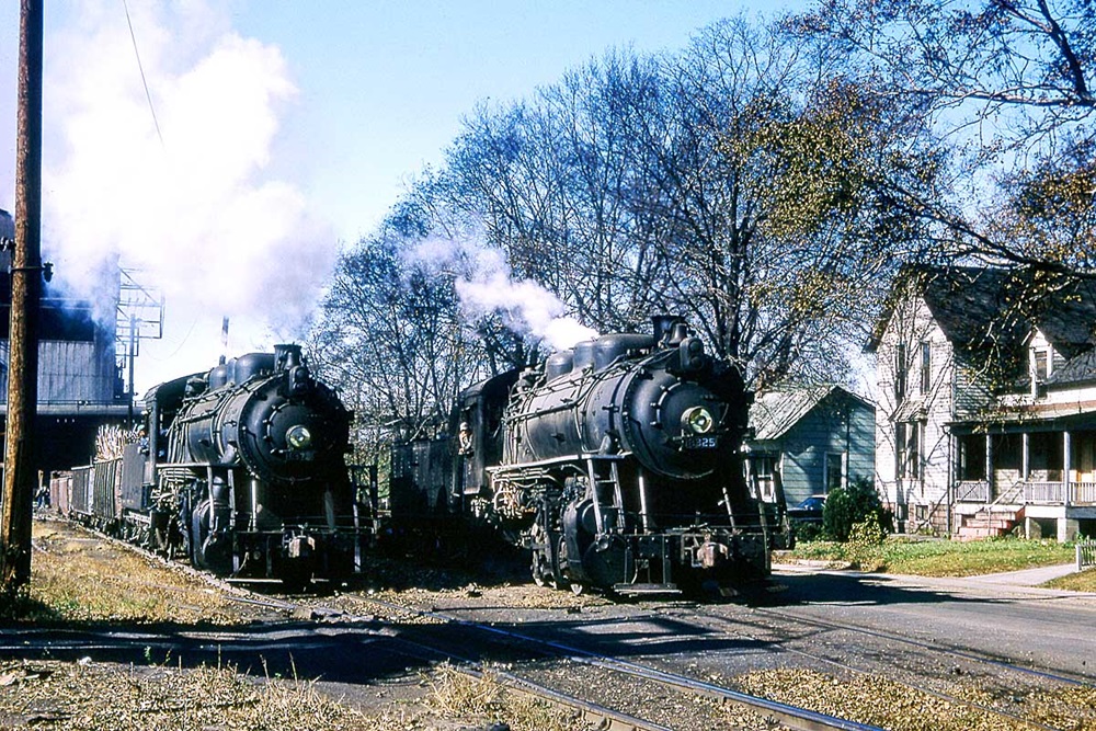 Grand Trunk Western 0-8-0s arriving at Northwestern Steel & Wire in Chicago