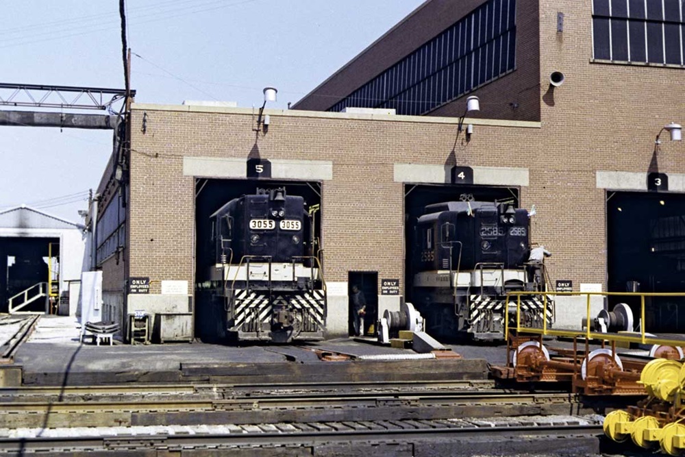 Southern Railway SD35 3055 and CP30 2585 at Pengram Shop