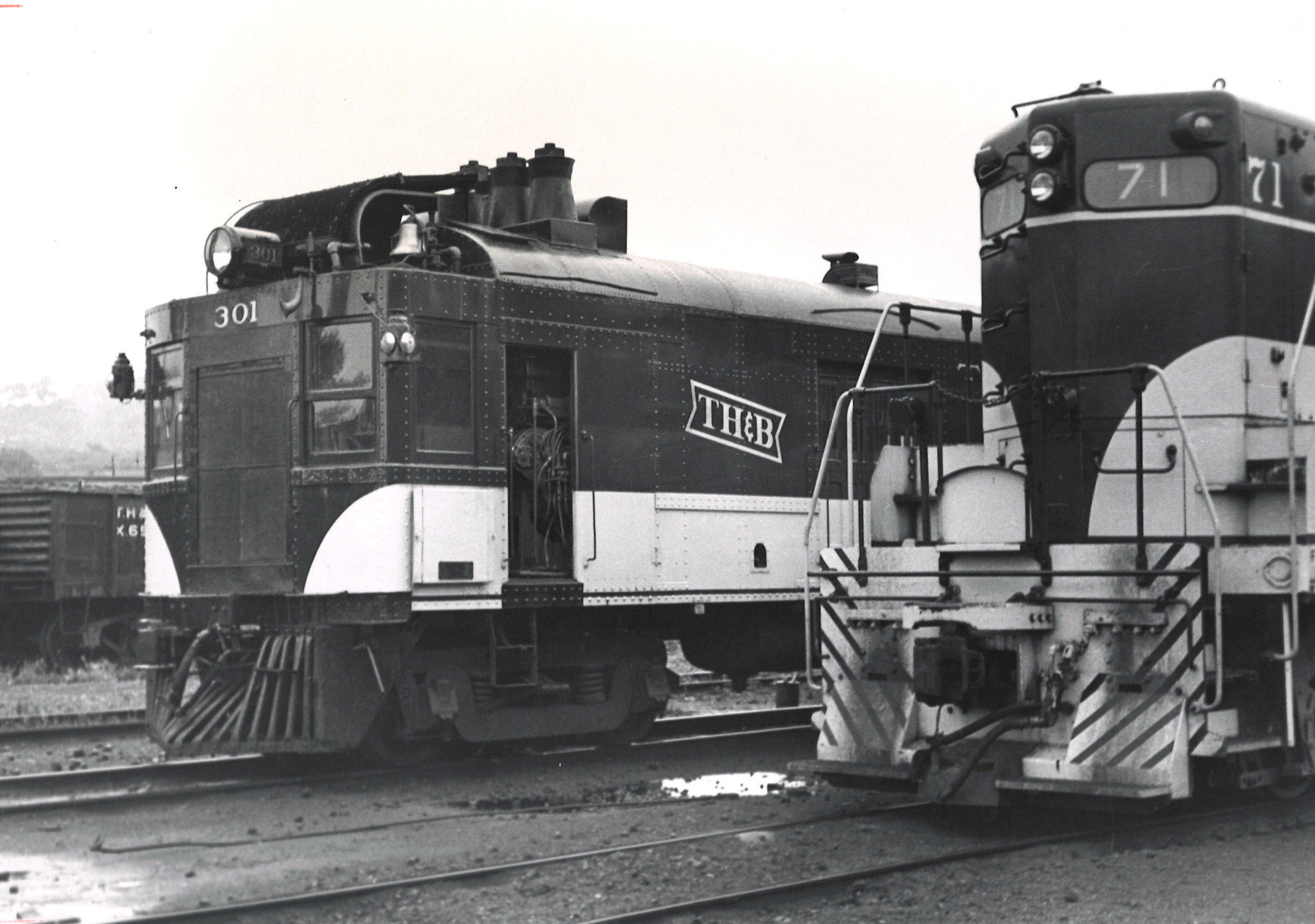 Toronto, Hamilton & Buffalo gas-electric motor car and GP7 diesel locomotive