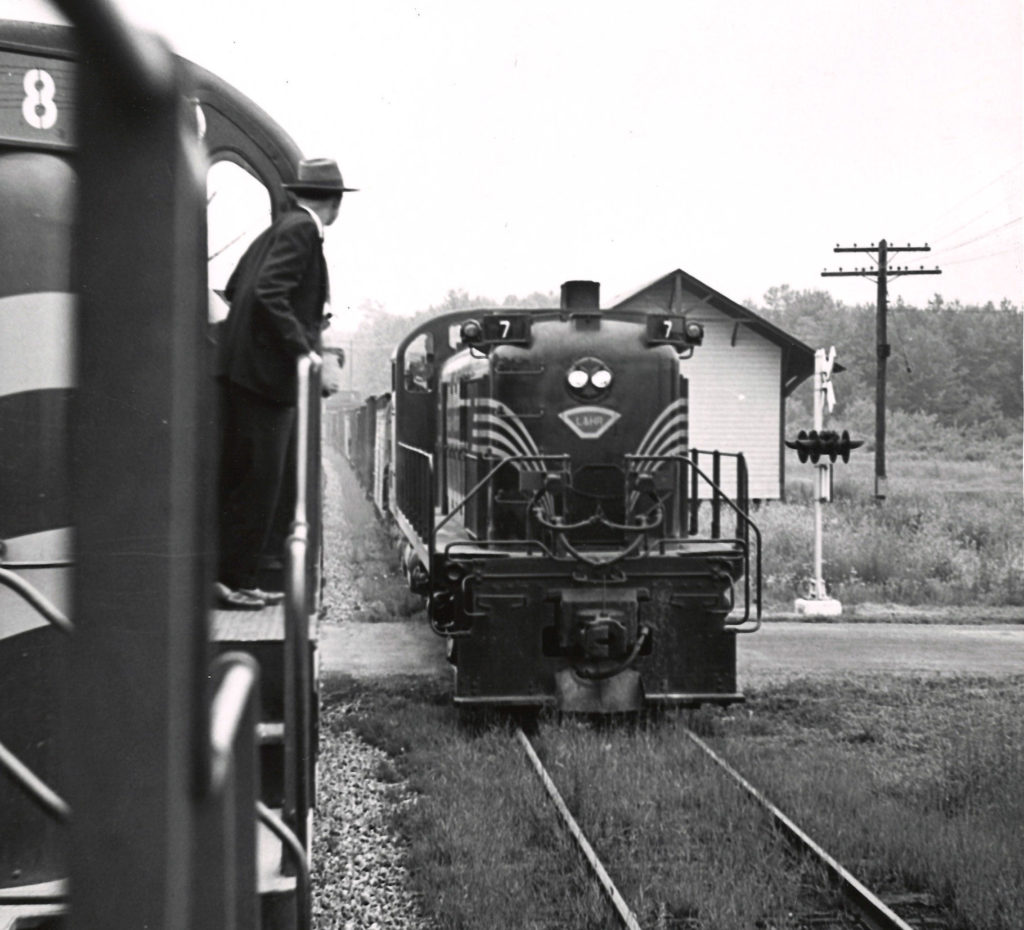 Lehigh & Hudson River diesel locomotive as seen from another L&HR diesel