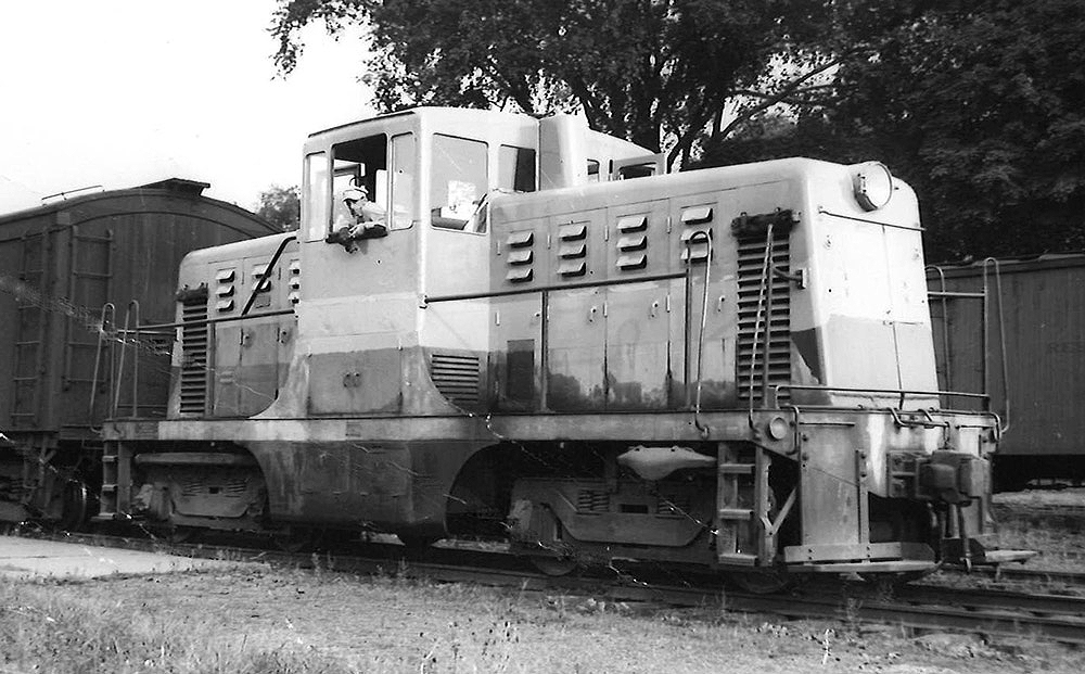 Center-cab diesel locomotive