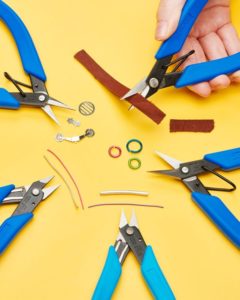 Scissors cutting materials