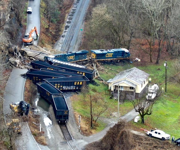 News Photo No one injured in CSX derailment caused by rock slide Trains