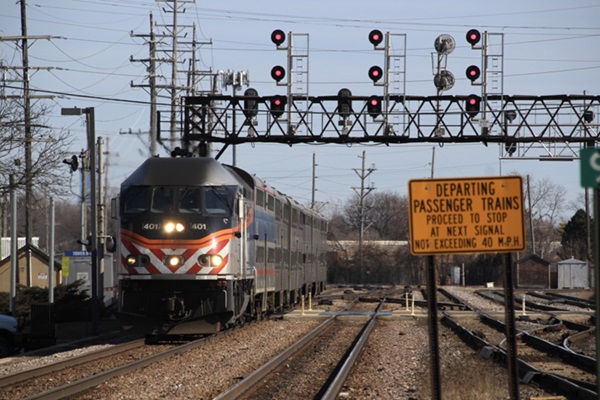 A train puling into a station