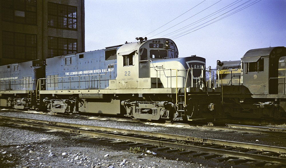 Lehigh & Hudson River C420 diesel locomotive .