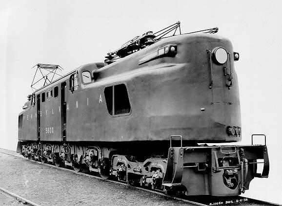 Steeple-cab streamlined electric locomotive