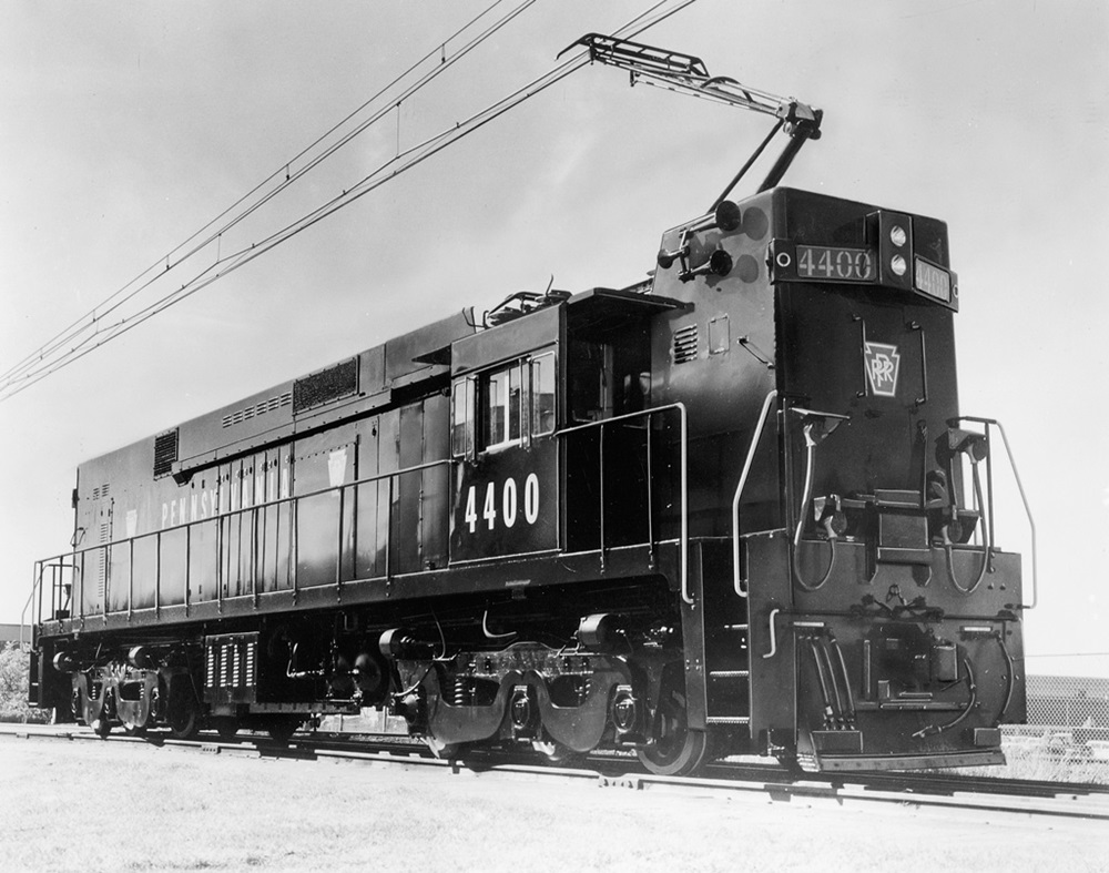 Road-switcher-type electric freight locomotive