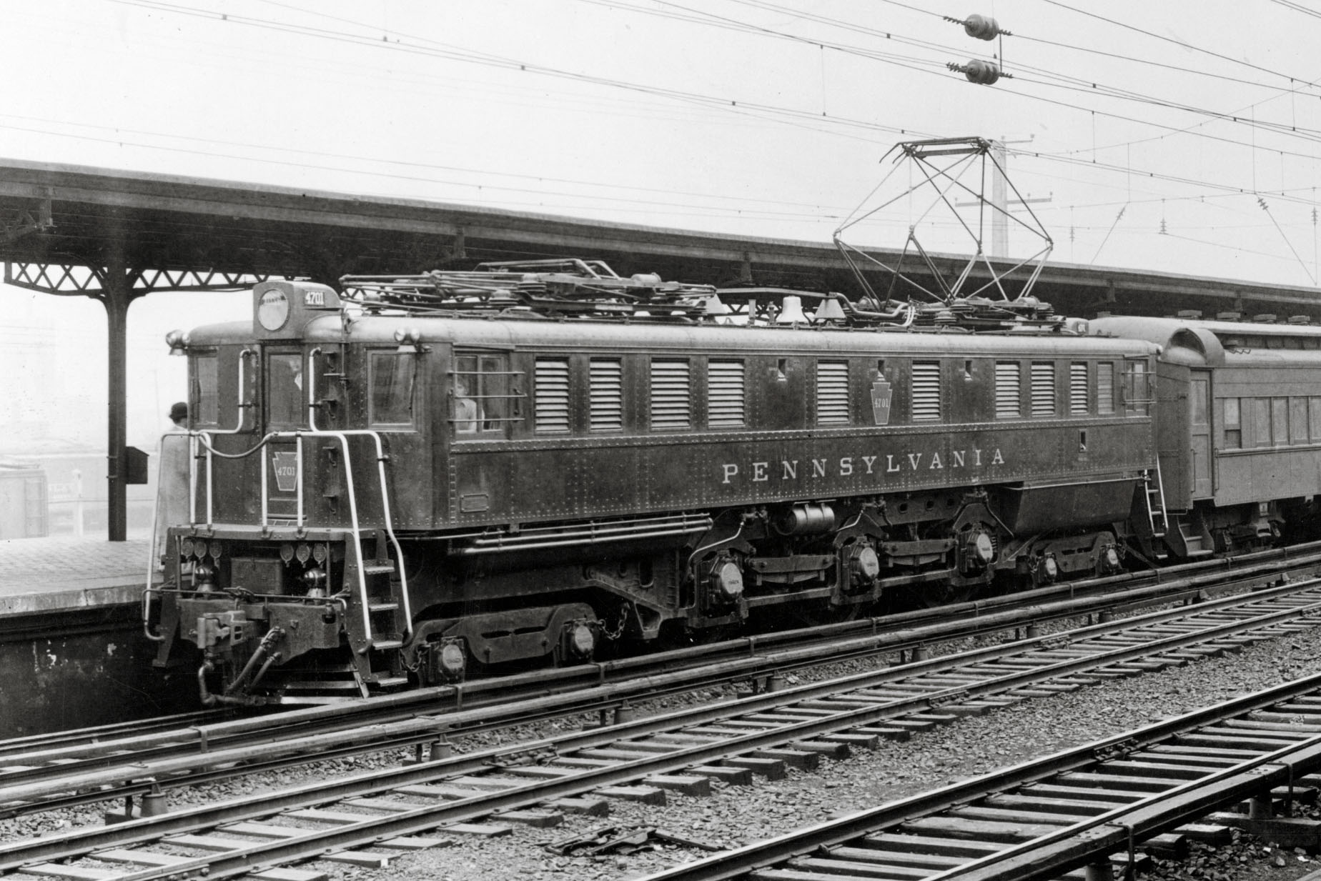 Box-cab electric passenger locomotive