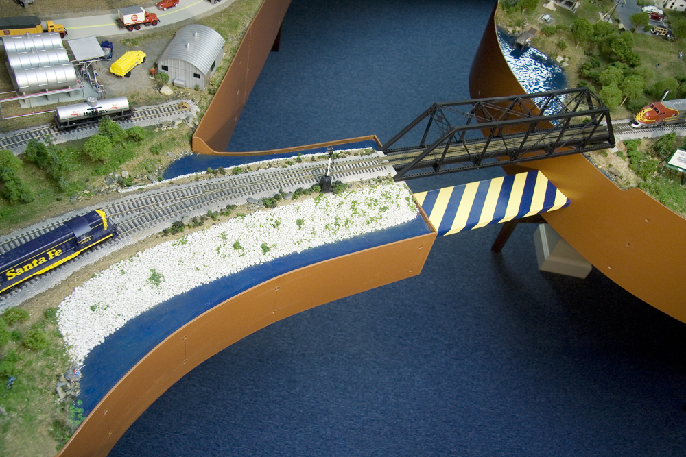 Overhead view of a lift-out section connecting two portions of a Santa Fe-themed layout.