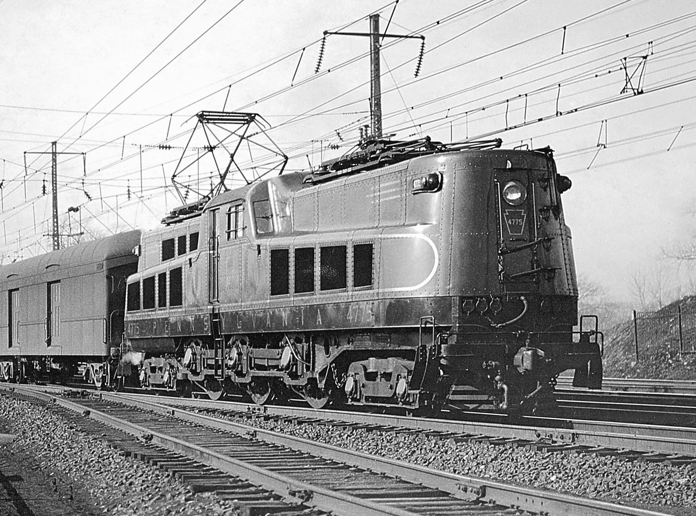 Steeple-cab streamlined electric passenger locomotive