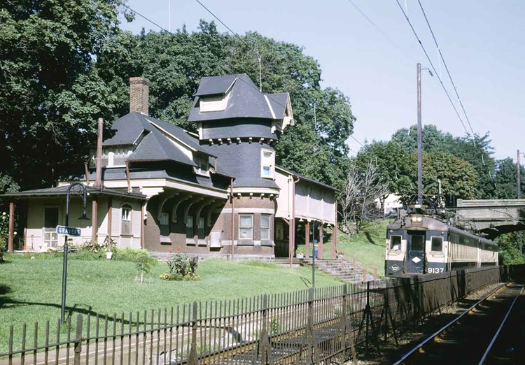 Chestnut Hill local “Blueliner” M.U. cars inbound from Chestnut Hill at Gravers station, mid-1969.