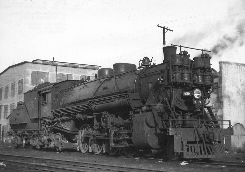 2-8-2 steam locomotive