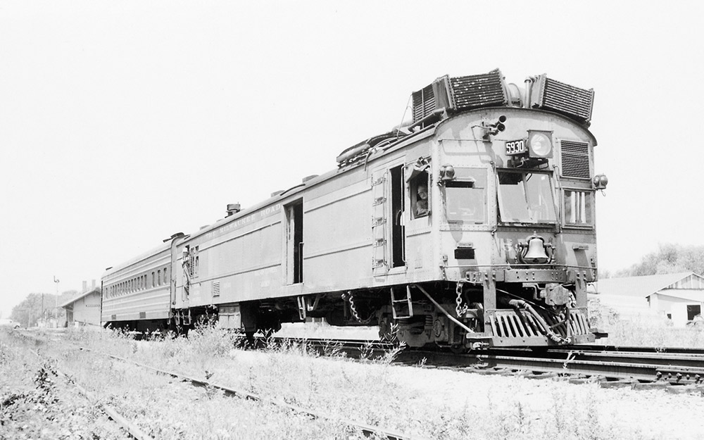 Rail motor car departing station