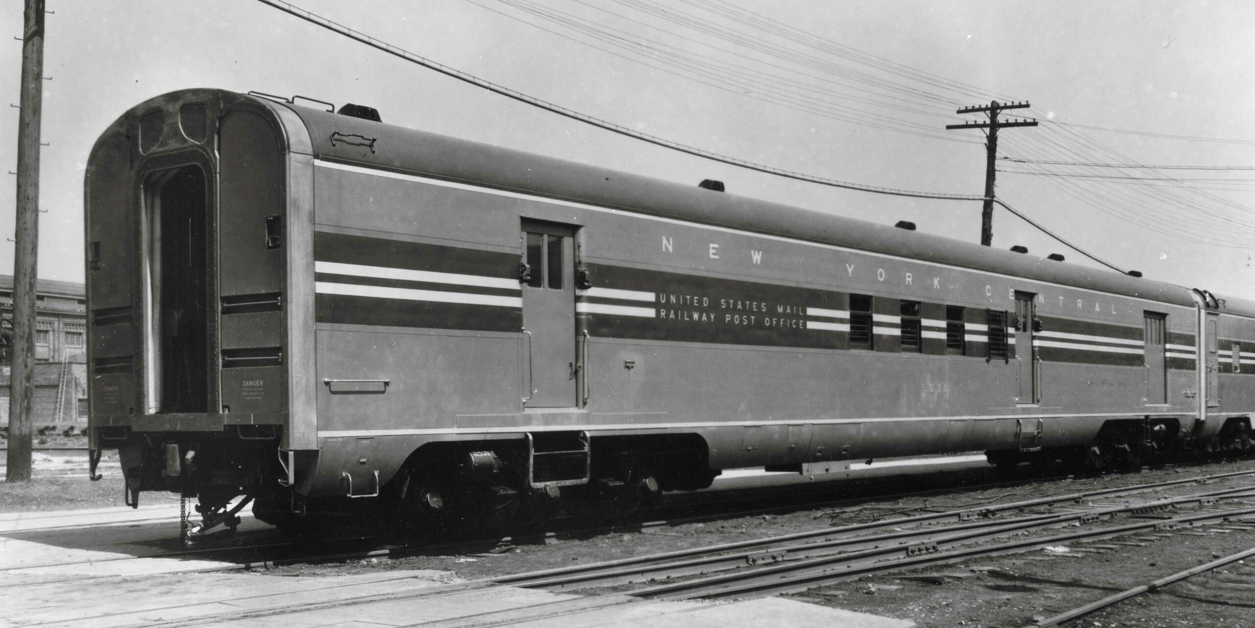 Streamlined passenger car broadside image.