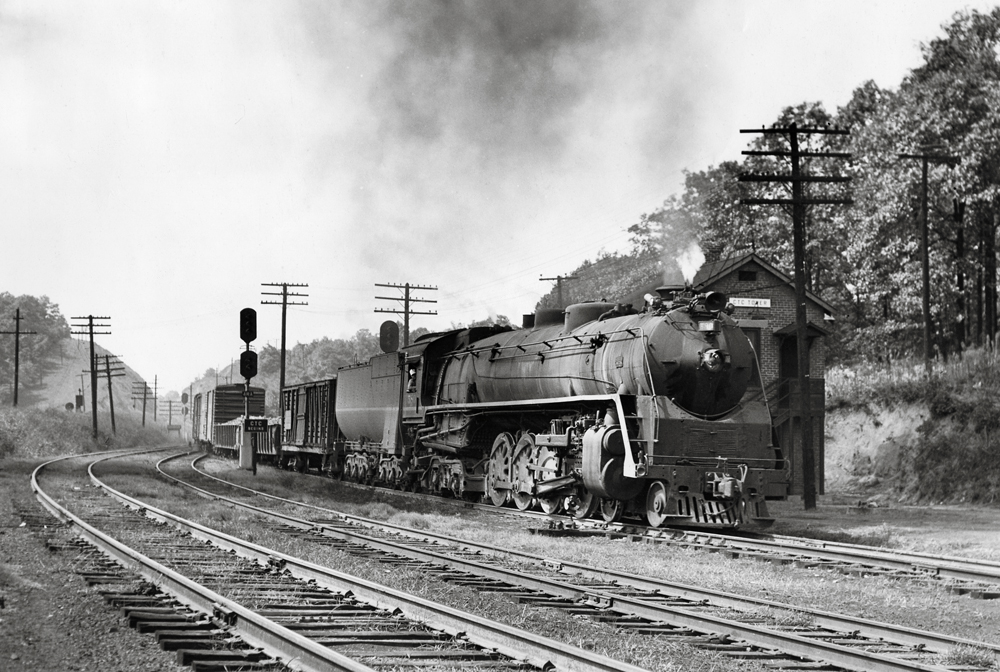 Steam locomotive rounds curve