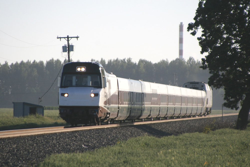 Talgo trainset in Amtrak Cascades paint scheme