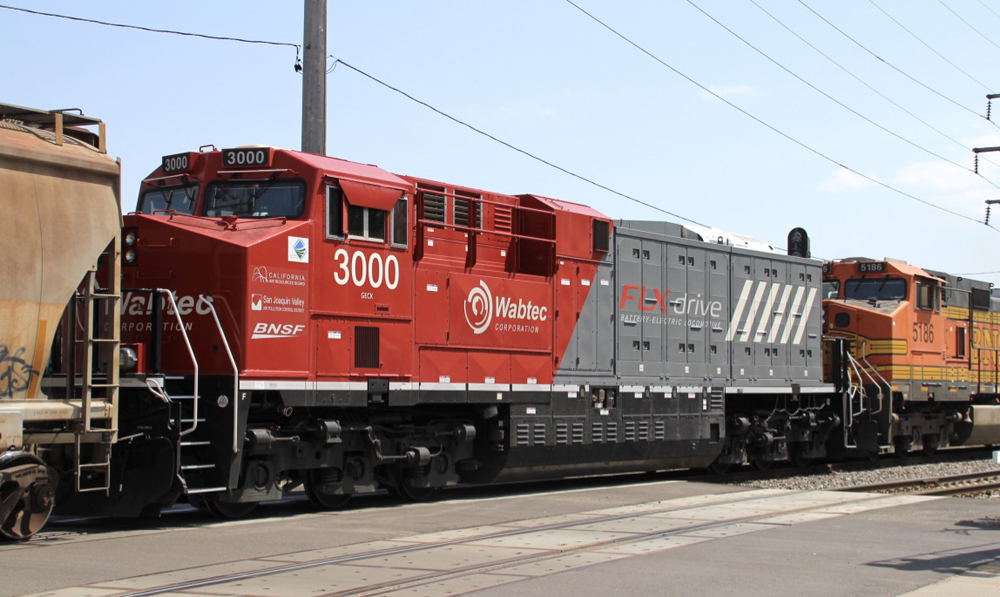 Red and black locomotive with full-width carbody to accomodate batteries