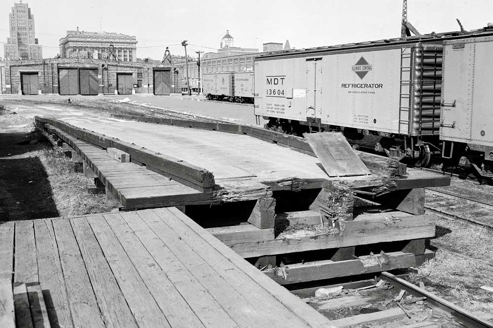 Wooden ramp to load trailers and vehicles onto railroad flatcars