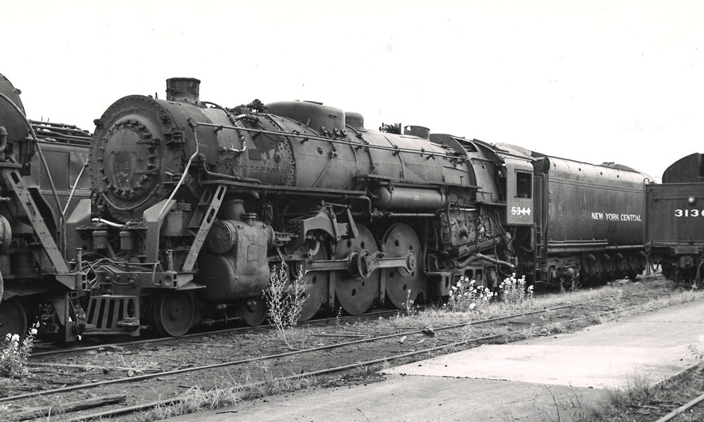 Streamlined 4-6-4 steam locomotive 