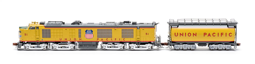 ScaleTrains.com N scale Union Pacific gas-turbine-electric locomotive profile photo of fireman’s (left) side with tender