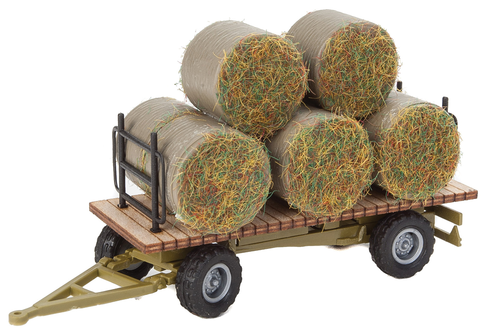 Walthers SceneMaster HO scale hay trailer with load.