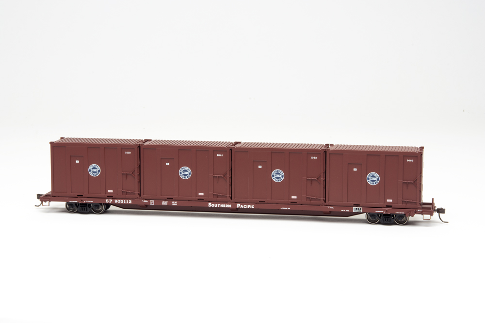 Atlas 85-foot Southern Pacific trash flatcar with containers.