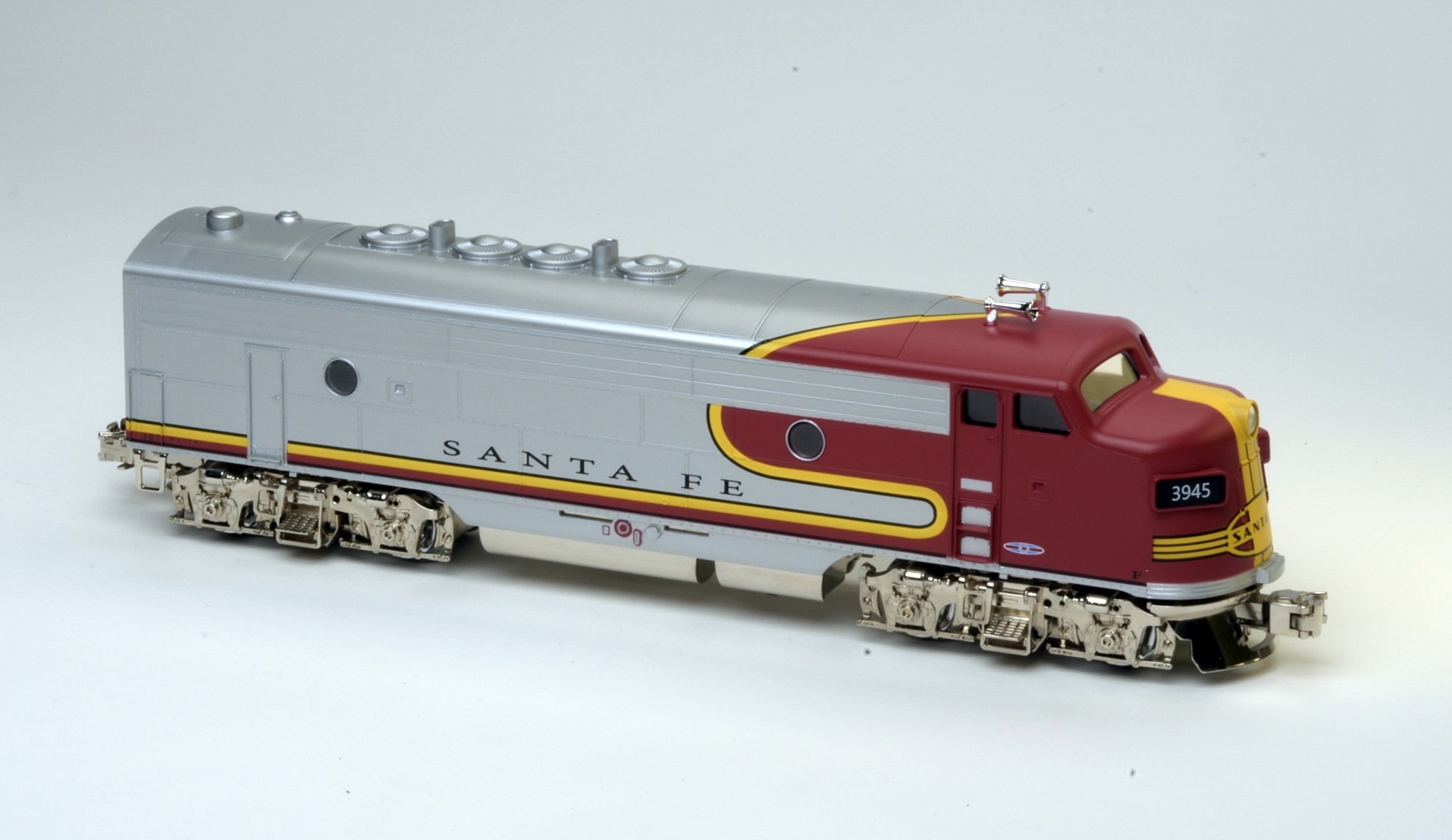 Menards O gauge Santa Fe F3 model ¾ view top and side