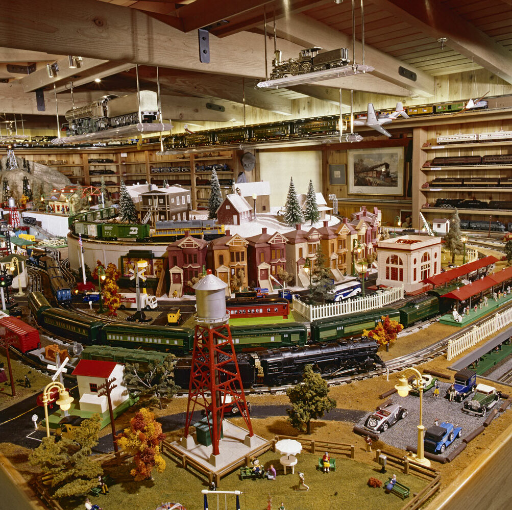 Frank Sinatra's O gauge railroad - Trains