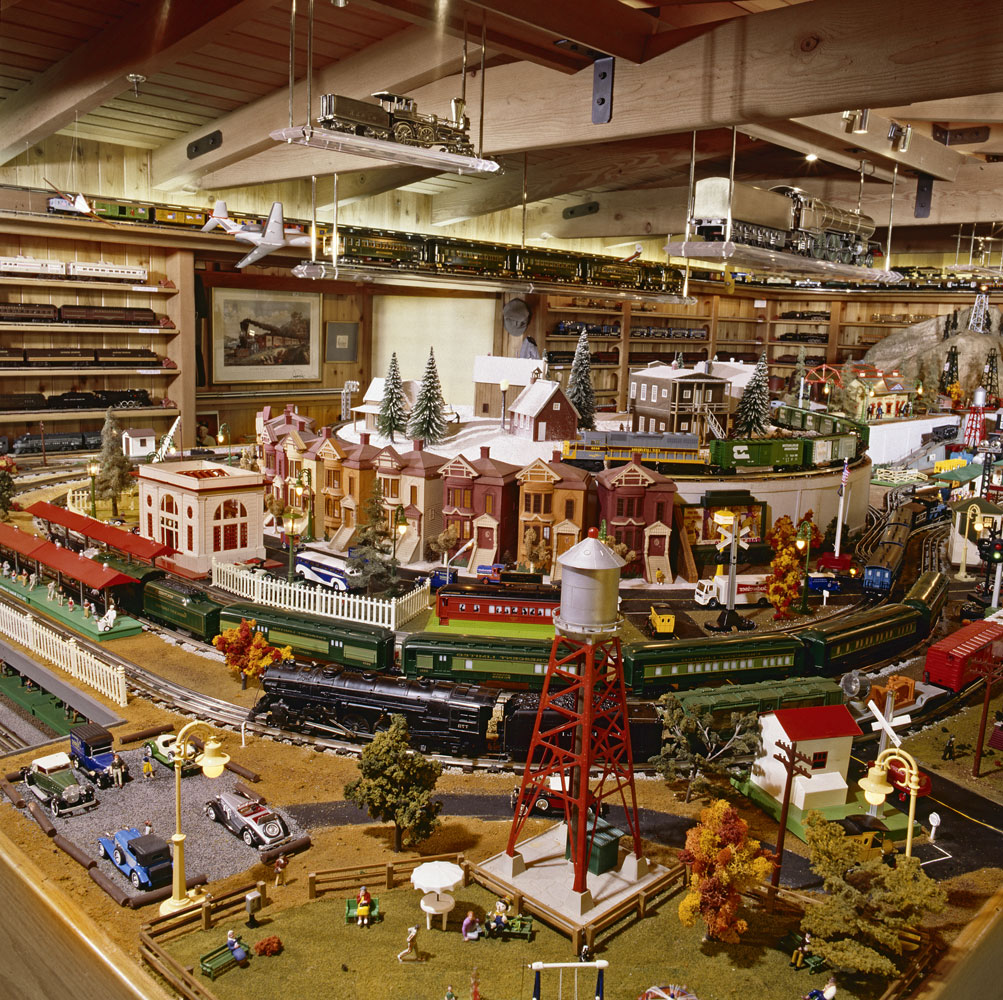 Frank Sinatra's O gauge railroad - Trains