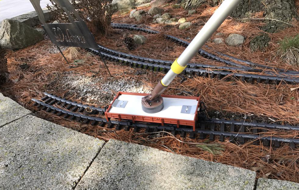 A track cleaner on a pole